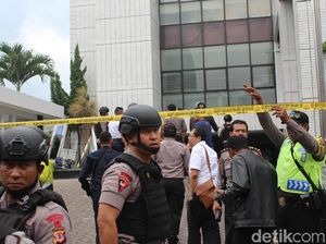 Kantor BRI Garut Diteror Bom, Tim Gegana Sisir Lokasi