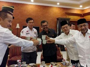 Keseruan Sudrajat-Syaikhu, Ngopi dan Swafoto Bareng Forkopimda Jabar