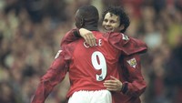 5. Andy Cole - 187 gol dari 414 penampilan Premier League. Foto: Allsport UK/Allsport
