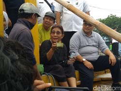 Ini Gaya Menteri Susi Saat Bertemu Nelayan Probolinggo