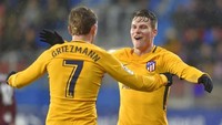 1. Atletico Madrid: Kevin Gameiro & Antoine Griezmann. Dari 2.074 menit main bersama, keduanya saling mengkreasikan 12 gol. Berdasar catatan ini, keduanya punya proyeksi 19,8 gol jika terus main bersama dalam semusim berisikan 38 laga. (ANDER GILLENEA/AFP PHOTO)