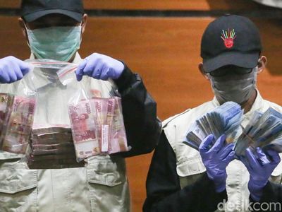 KPK Tunjukkan Uang Suap untuk Bupati Subang