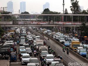 Viral Narasi Mahasiswa Ditodong di JPO Jatinegara, Polisi Cek TKP