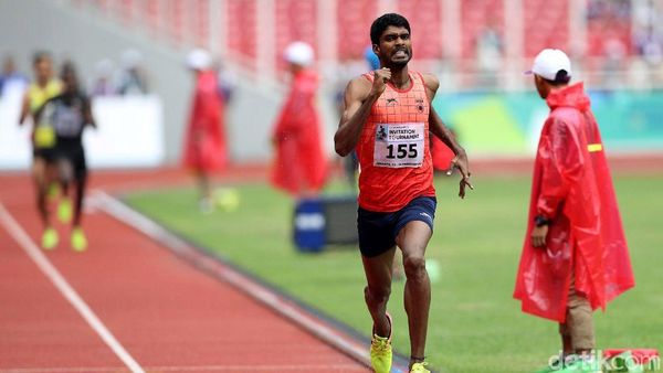 Pelari India Jinson Johnson Juara Lari 800 Meter Putra