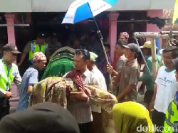 Isak Tangis Warnai Pemakaman Ibu dan Bayi Korban Pembunuhan di Brebes