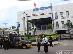 Polisi Buru Pelaku Teror Bom Bank BRI Garut