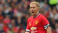 Paul Scholes juga mundur dari Timnas Inggris di usia 29 tahun usai Inggris gagal di Piala Eropa 2004. Ketika itu, Scholes kabarnya tak senang dengan formasi yang diterapkan Sven Goran Erikssen. Kariernya di Manchester United sendiri tetap lanjut dan tetap sukses meraih banyak gelar. (Foto: Dave Thompson/Getty Images)