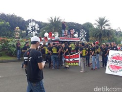 Massa Aliando Mulai Bergerak ke Istana