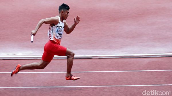 Estafet 4 x 100 M Putra Berjaya di SUGBK