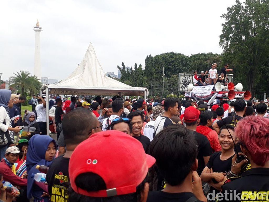 Aliando dan Polisi Terlibat Aksi Saling Dorong Aliando dan Polisi Terlibat Aksi Saling Dorong
