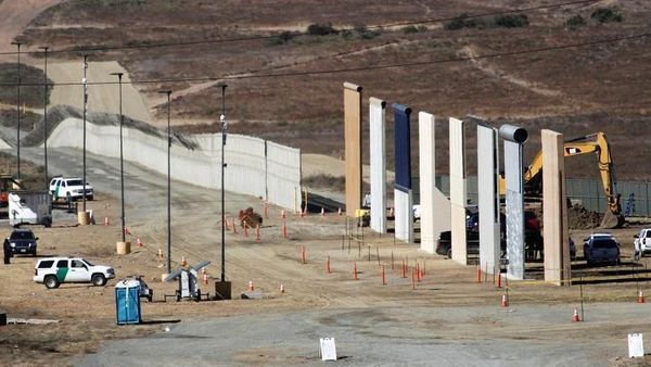Prototipe Tembok Raksasa Trump Muncul ke Publik