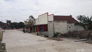 Foto: Ruko yang Hambat Proyek Akses Gerbang Tol Madiun