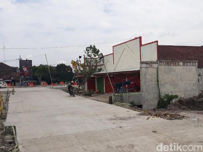 Foto: Ruko yang Hambat Proyek Akses Gerbang Tol Madiun