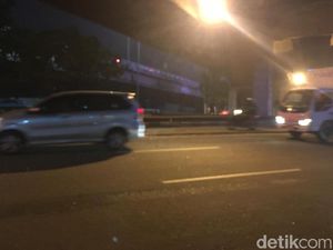 Metromini yang Tabrak Motor di Latumenten Dievakuasi, Lalin Lancar Metromini yang Tabrak Motor di Latumenten Dievakuasi, Lalin Lancar