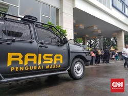 Raisa Temani Barracuda dan Water Cannon Amankan Demo Tolak Omnibus Law