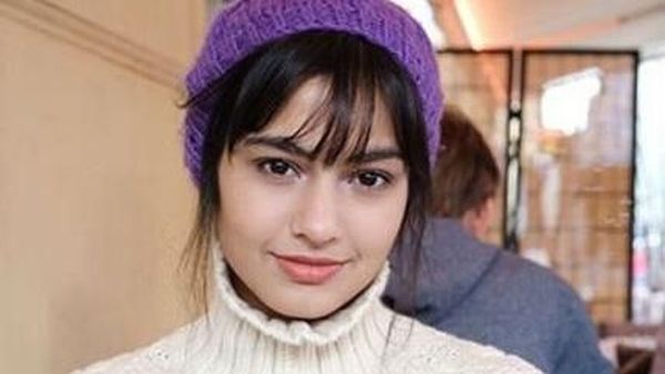 10 Pesona Kecantikan Kareena Kaur, Anak Tiri Bunga Zainal yang Menawan