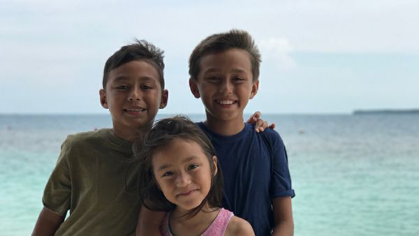 Manisnya 3 Anak Darius Sinathrya dan Donna Agnesia