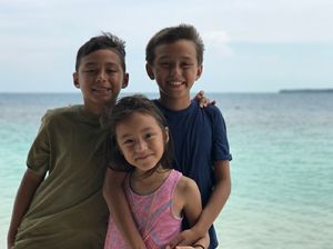 Manisnya 3 Anak Darius Sinathrya dan Donna Agnesia