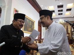 Begini Momen Gus Ipul Saat Pamit Cuti ke Pakde Karwo