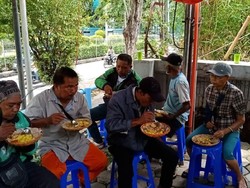 Puji Syukur dan Kebahagiaan di Podjok Halal
