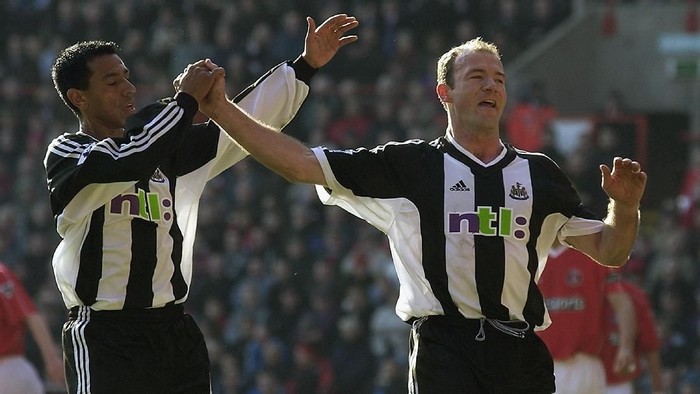 Alan Shearer of Newcastle United celebrates scoring the opening goal from the penalty spot with team-mate Nolberto Solano
LONDON - MARCH 15: Alan Shearer of Newcastle United celebrates scoring the opening goal from the penalty spot with team-mate Nolberto Solano during the FA Barclaycard Premiership match between Charlton Athletic and Newcastle United held on March 15, 2003 at The Valley, in London. Newcastle United won the match 2-0. (Photo by Jamie McDonald/Getty Images)