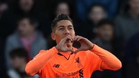 Penyerang Liverpool Roberto Firmino masuk 10 besar Pemain Terbaik versi FWA. Foto: Peter Cziborra/Reuters