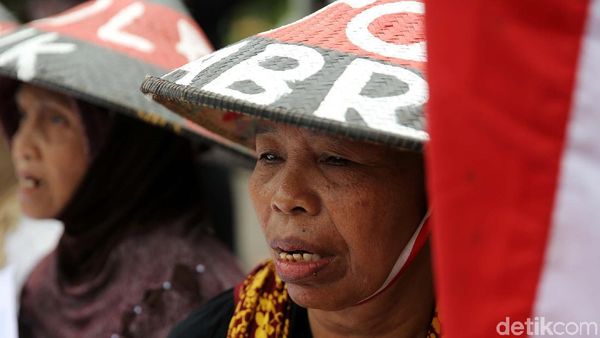 Wajah-wajah Petani Kendeng di Seberang Istana
