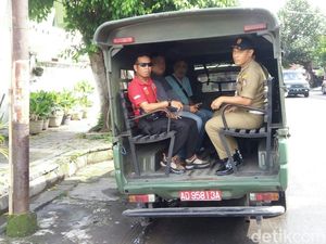 WNA India Diciduk Satpol PP Saat Jualan di Parkiran Alun-alun Solo