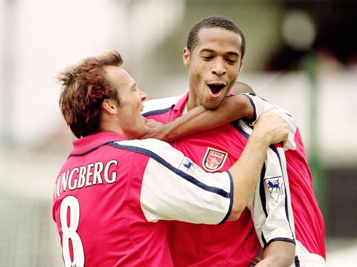 15 Sep 2001:  Thierry Henry of Arsenal celebrates his goal with team amte Fredrik Ljungberg during the FA Barclaycard Premiership match between Arsenal and Fulham at Craven Cottage in London. Arsenal won 3-1. \ Mandatory Credit: Ben Radford /Allsport