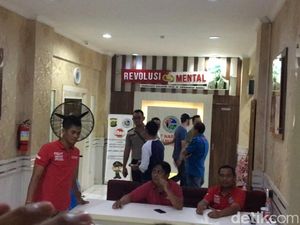 Video: Penampakan Fachri Albar di Polres Jakarta Selatan Video: Penampakan Fachri Albar di Polres Jakarta Selatan