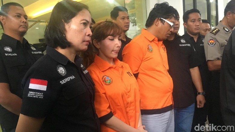Roro Fitria Sebut ingin Pakai Sabu Bareng Rekan Artis, Siapa? Roro Fitria Sebut ingin Pakai Sabu Bareng Rekan Artis, Siapa?
