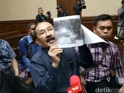 Fredrich Persoalkan Surat Penangkapan hingga Penjagaan Polisi