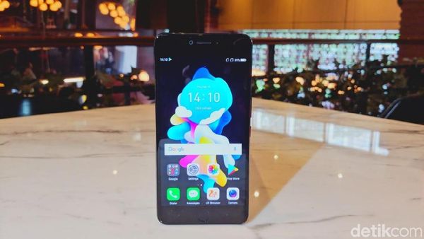 Unboxing Advan G2, Ponsel Lokal Berdesain iPhone