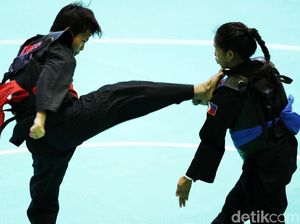 Nirmalasari Hempaskan Pesilat Filipina Nirmalasari Hempaskan Pesilat Filipina