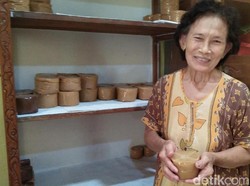 Jelang Imlek, Mak Liu Sudah Hasilkan 3 Kuintal Kue Keranjang