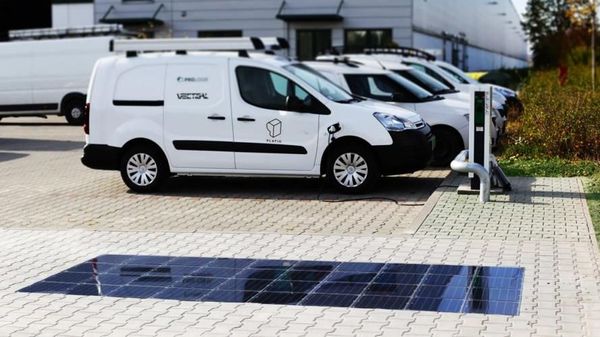 Canggih! di Negara Ini Trotoar Dipakai Ngecas Mobil Listrik