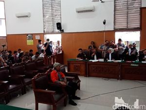 Didakwa Gerakkan Teror, Aman Abdurrahman Tak Ajukan Eksepsi