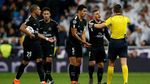 Foto: Saat Bola Tendangan Neymar Hantam Muka Wasit