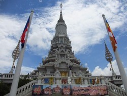 Stupa Peninggalan Buddha di Bekas Ibu Kota Kamboja