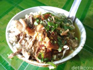 Menjajal Soto Bok Ireng yang Legendaris di Blitar