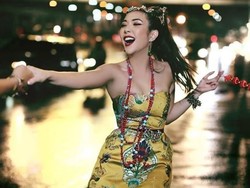 Gisel Pamer Punggung, Netizen: Mulus Banget!