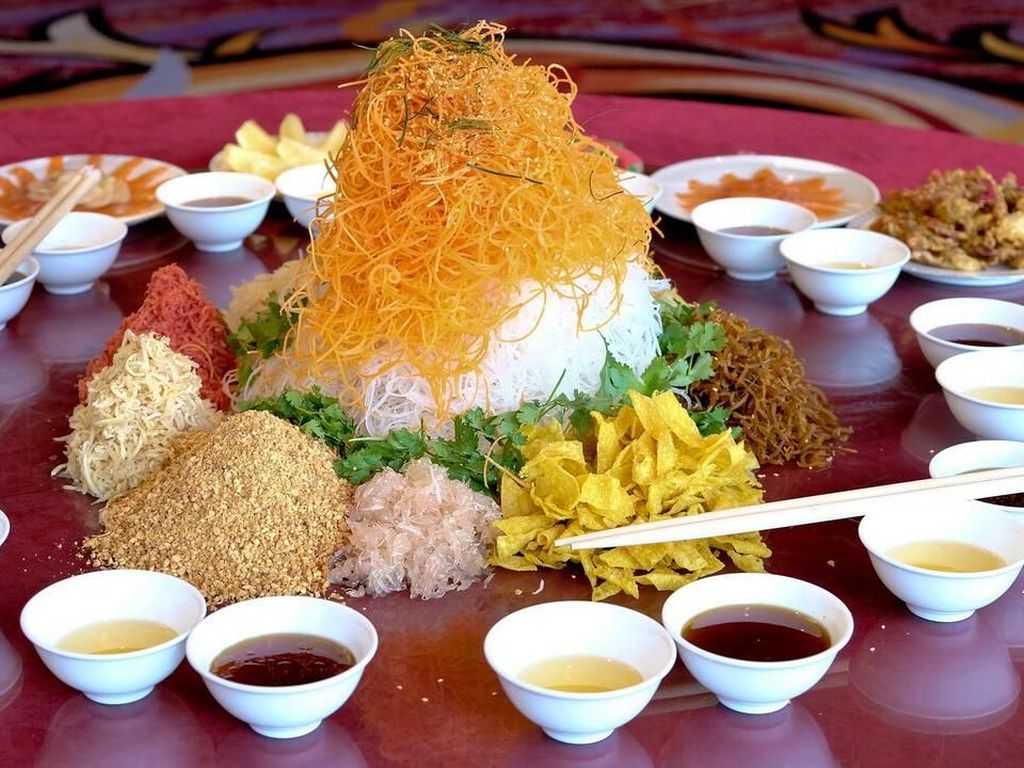 5 Restoran di Hotel Berbintang Ini Sajikan Yee Sang untuk Rayakan Tahun Baru