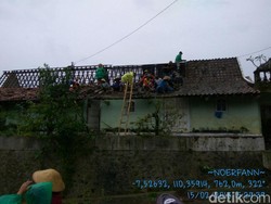 Puluhan Rumah Rusak Diterjang Angin Kencang di Magelang
