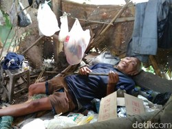 Menengok Kakek Raden yang Hidup Sendirian di Gubuk Kumuh di Purworejo