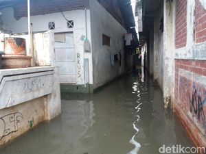Rawa Buaya Banjir 40 Cm, Warga Harap Kali Pacetongan Dikeruk