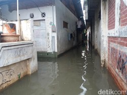 Rawa Buaya Banjir 40 Cm, Warga Harap Kali Pacetongan Dikeruk