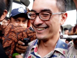 Zumi Zola Kembali Dipanggil KPK Zumi Zola Kembali Dipanggil KPK