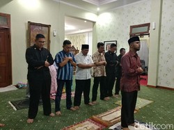 Momen Salat dan Doa Terakhir Wakil Wali Kota Oded di Rumah Dinas