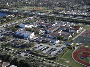 Florida Loloskan Aturan yang Izinkan Staf Sekolah Bawa Senjata Api