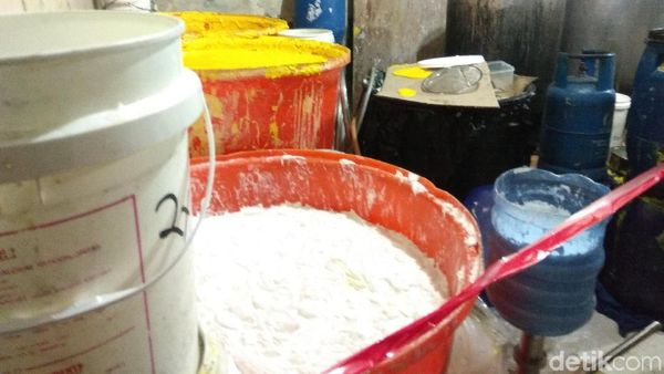 Foto Pabrik Kosmetik yang Ditutup BPOM, Barang Bukti Rp 2,5 Miliar